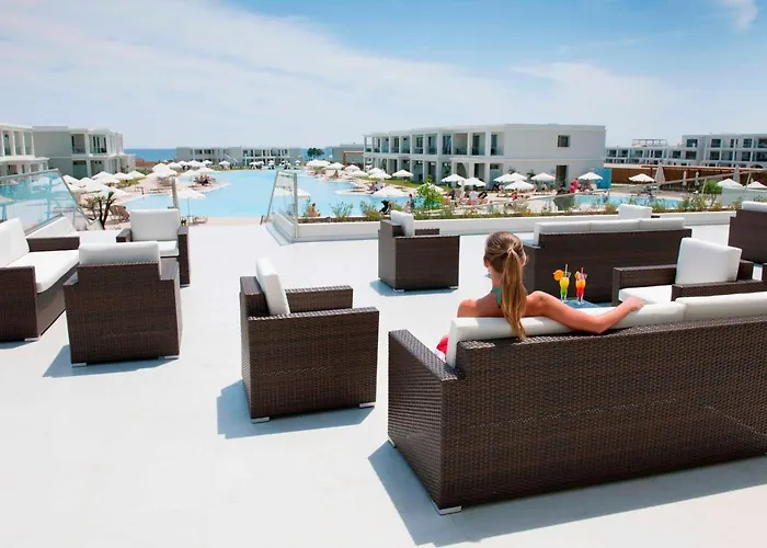 מלון Levante Beach 5*